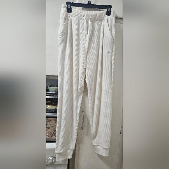 ALO Yoga Pants - ALO Yoga cream white sz Large L sweatpants